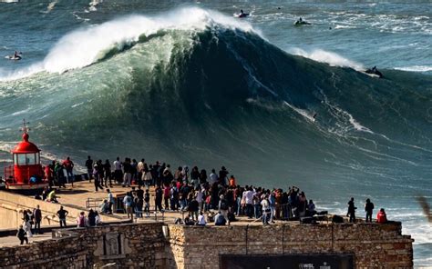 tudor nazare surfing